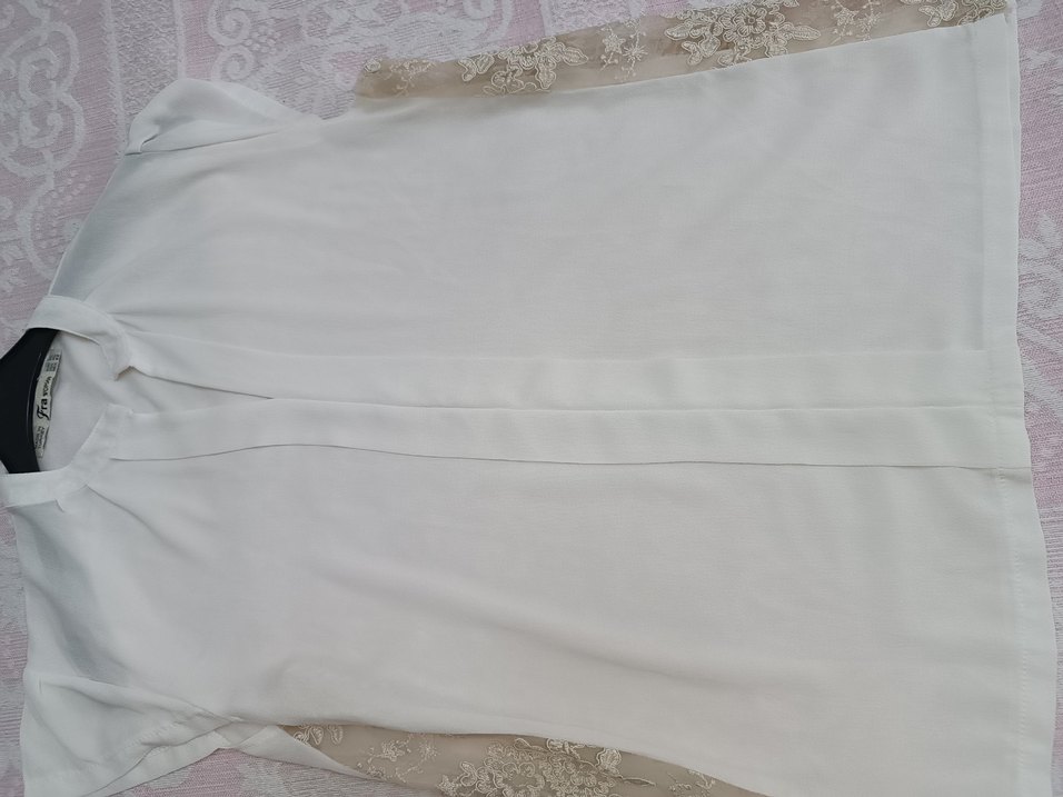 Dantel Detaylı Beyaz V Yaka Kadın Bluz - Görsel 4