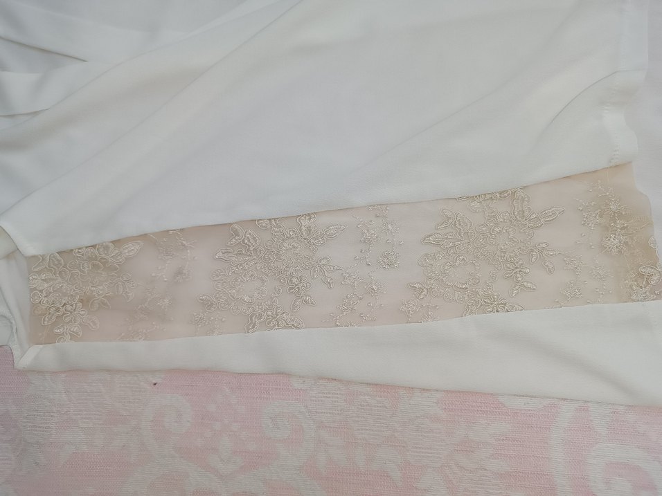 Dantel Detaylı Beyaz V Yaka Kadın Bluz - Görsel 2