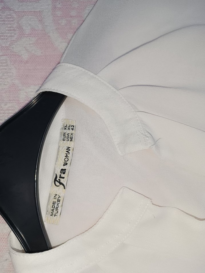 Dantel Detaylı Beyaz V Yaka Kadın Bluz - Görsel 3