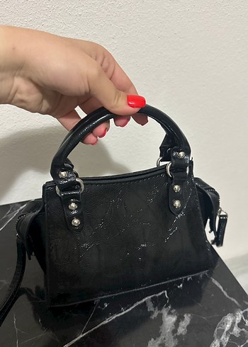 Siyah Deri Tokalı Punk Tarzı Kadın Çantası - Görsel 2