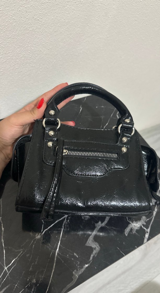 Siyah Deri Tokalı Punk Tarzı Kadın Çantası - Görsel 3