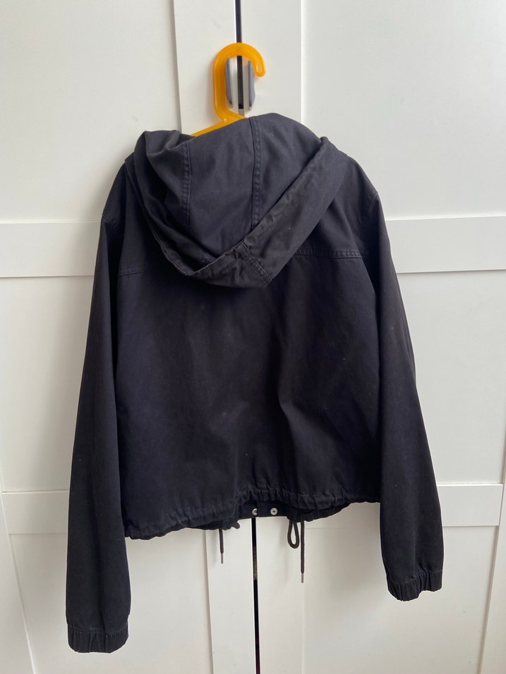 H&M Siyah Kapşonlu Yağmurluk - Görsel 2