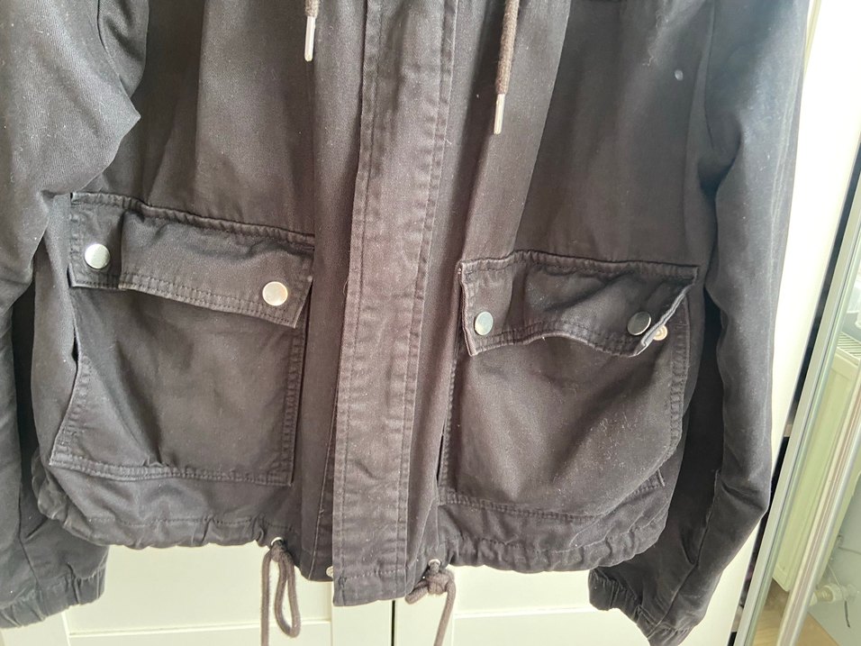 H&M Siyah Kapşonlu Yağmurluk - Görsel 4