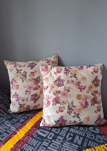 Çiçek Desenli Kılıflı Yastık 2'li