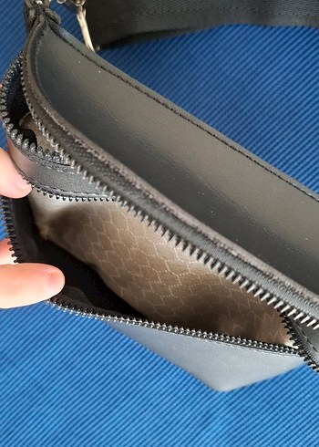 Siyah Deri Kemerli Zincirli Kadın Çapraz Çanta - Görsel 4