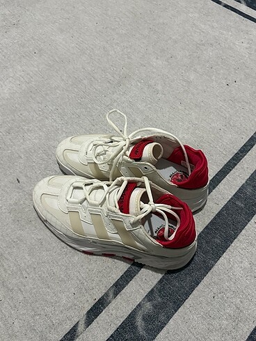 Adidas ADİDAS AYAKKABI RAHAT KALIBI GÜZEL BİR SNAKER