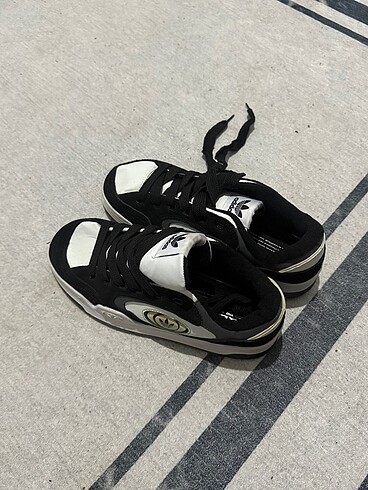 Adidas bas bunny 2