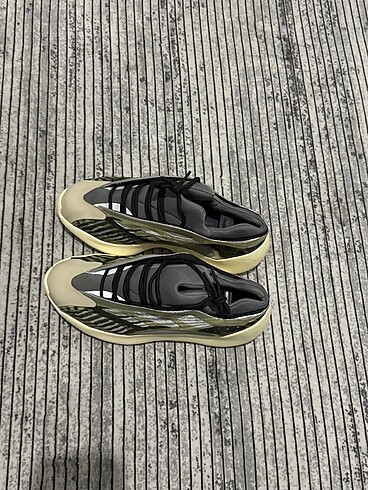 42 Beden Adidas yezzy azhel 42 numara