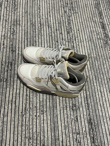 NİKE JORDAN RETRO 4