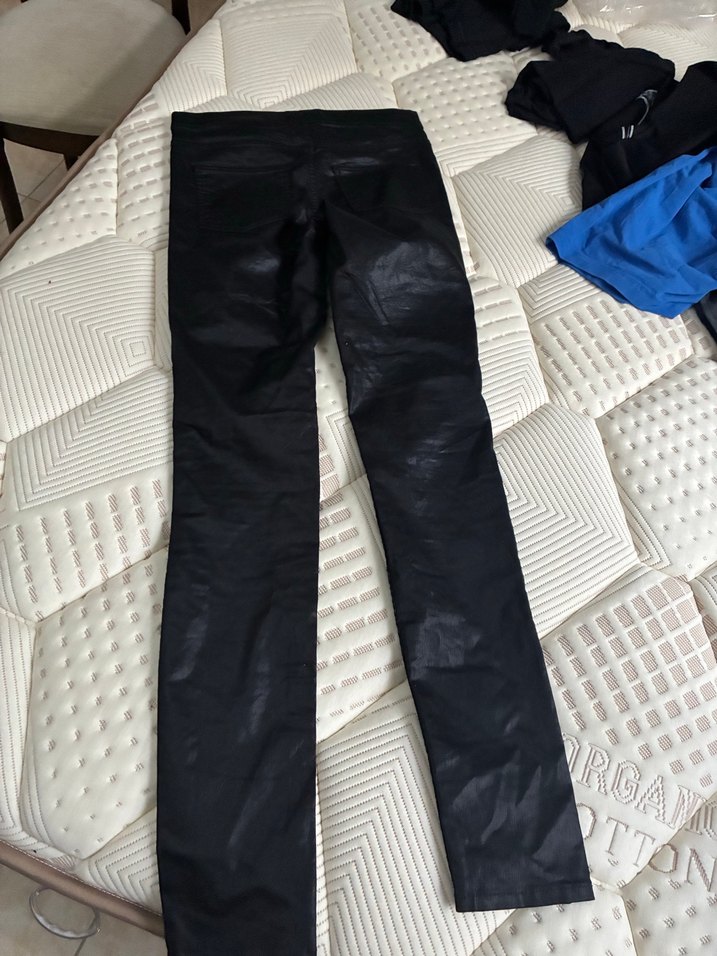 Siyah deri görünümlü pantolon - Görsel 2