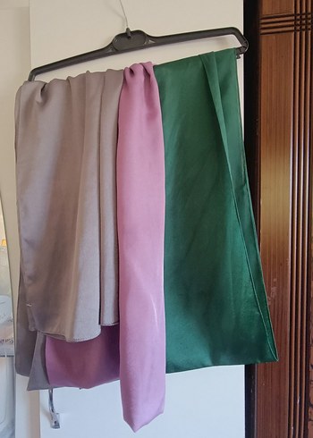 Bohem Şıklığında Dökümlü Kadın Saten Şal - Görsel 2