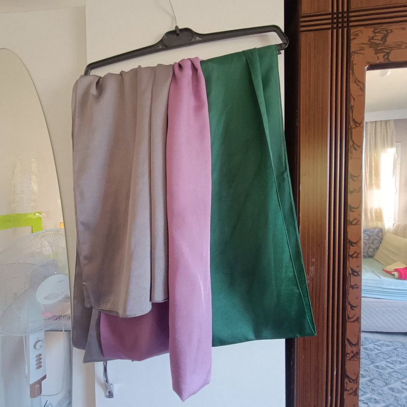 Bohem Şıklığında Dökümlü Kadın Saten Şal - Görsel 2