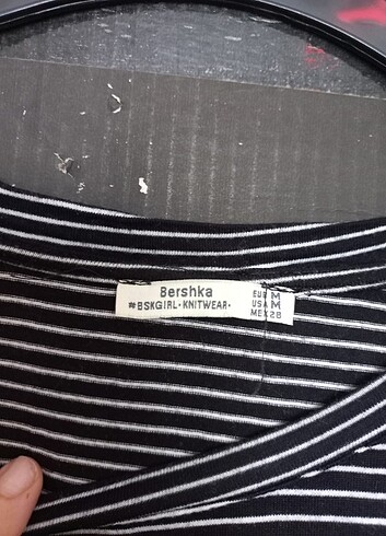 m Beden Bershka yırtmaçlı uzun elbise
