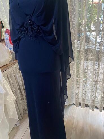 Üsünde şifonlu elbise - Görsel 5