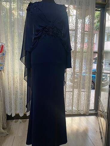 Üsünde şifonlu elbise - Görsel 6