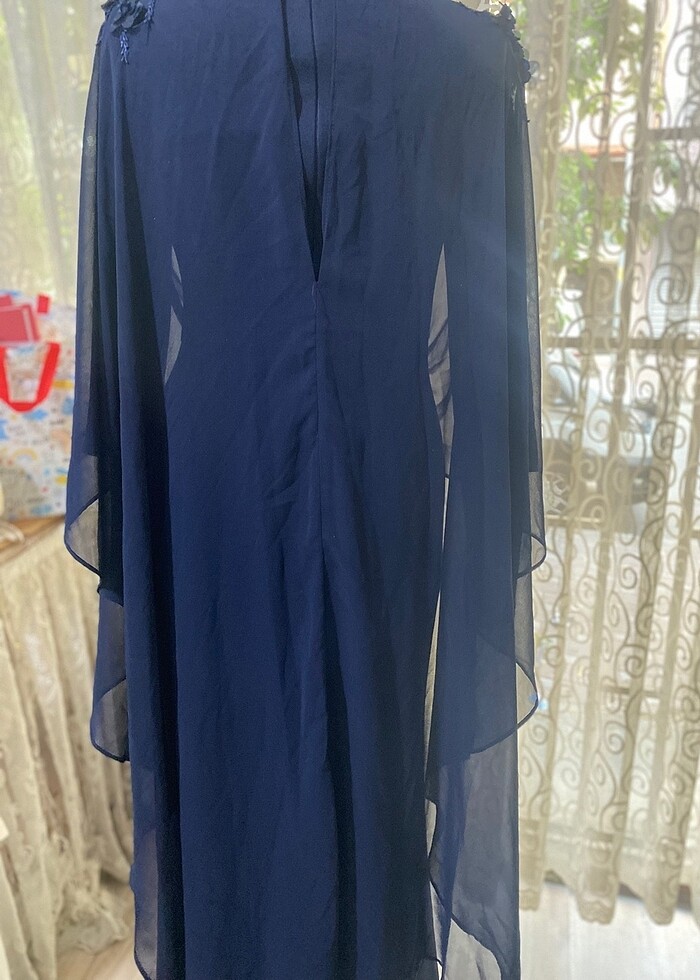 Üsünde şifonlu elbise - Görsel 2