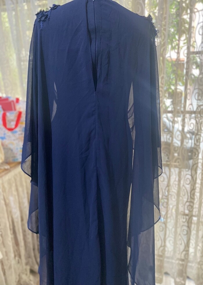 Üsünde şifonlu elbise - Görsel 3