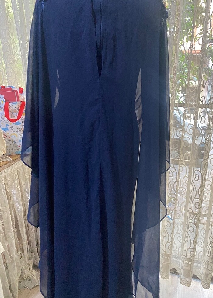 Üsünde şifonlu elbise - Görsel 4