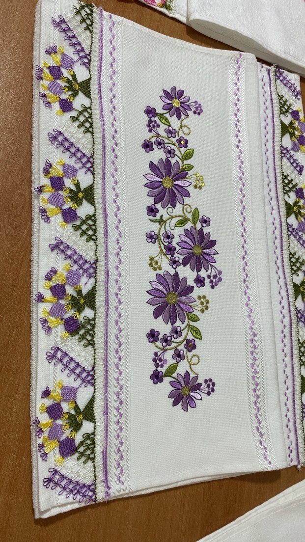 Mor Nakışlı Renkli Havlu - Görsel 3