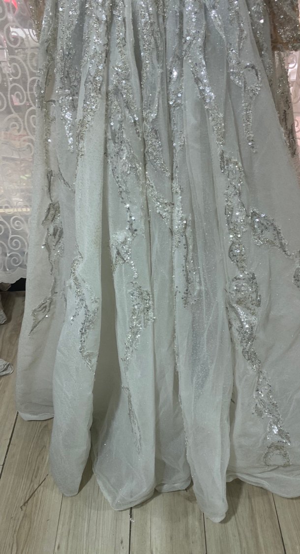 Parlak Bej V-Yaka Uzun Kollu Prenses Gelinlik - Görsel 5