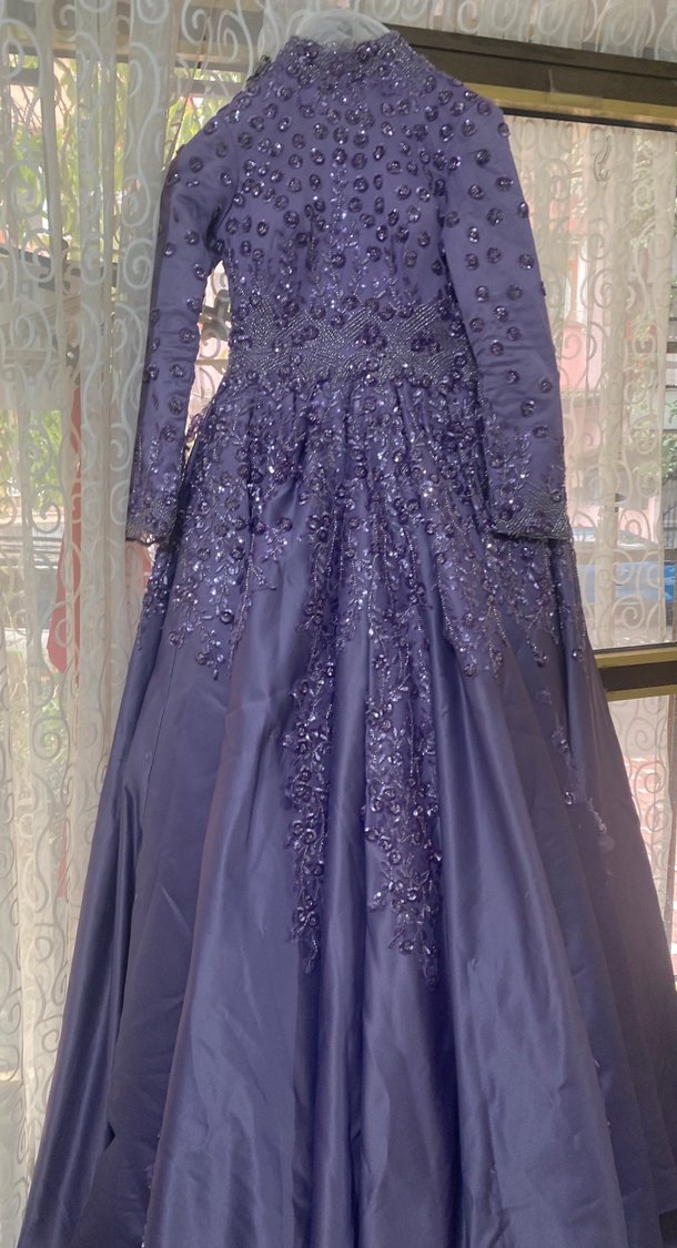 Uzun Kollu İşlemeli Mor Abiye Elbise - Görsel 2