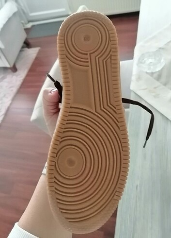 38 Beden Spor ayakkabı hiç giyilmedi.küçük geldiği için satıyoruz