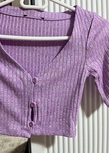Trendyol & Milla Düğmeli V Yaka Kısa lila crop Hırka