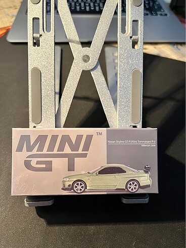Mini GT Nissan Skyline GT-R (R34)