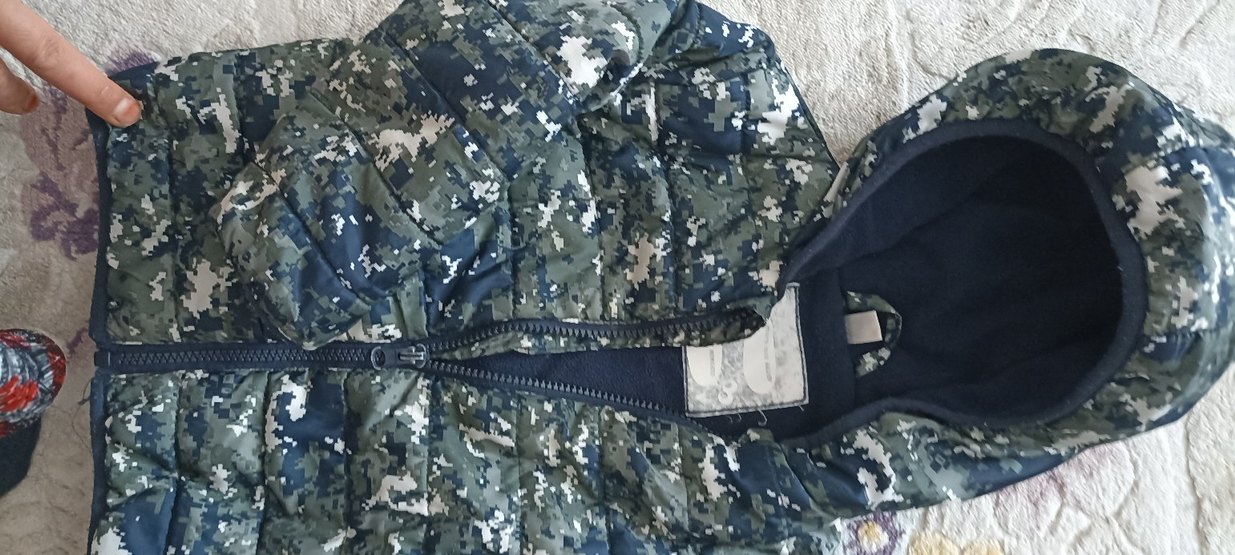 Erkek Çocuk Kamuflaj Desenli Kapüşonlu Mont - Görsel 3