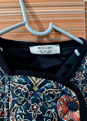 Hoops desenli kapitone mont