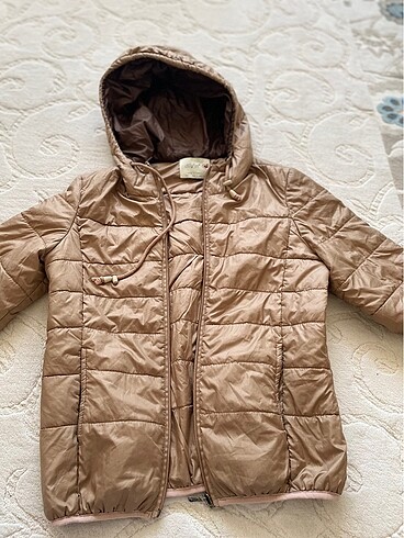 İnce mevsimlik mont