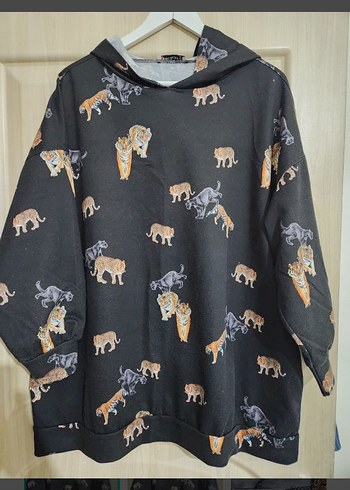 LC Waikiki Siyah Kapusonlu Kaplan Desenli Rahat Sweatshirt