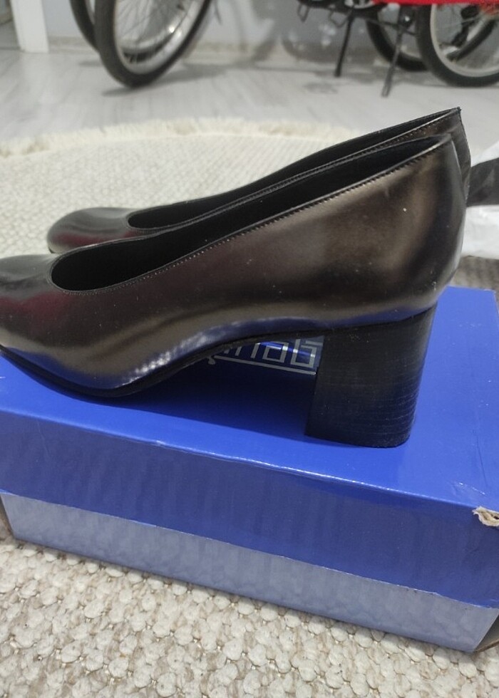 Gold topuklu ayakkabı  - Görsel 2