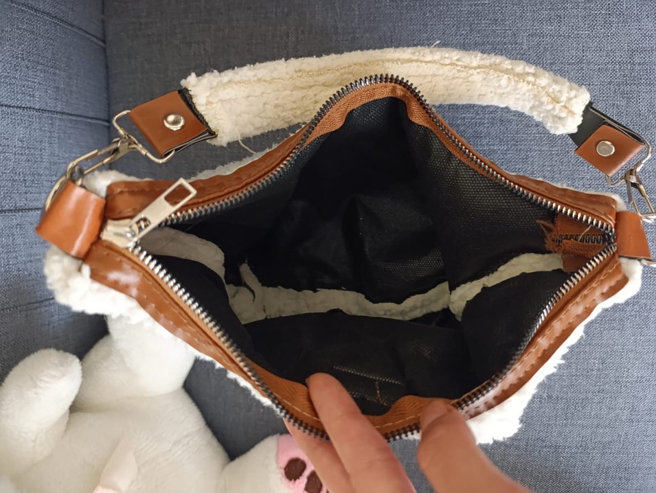 Beyaz Peluş Omuz Çantası  - Görsel 3