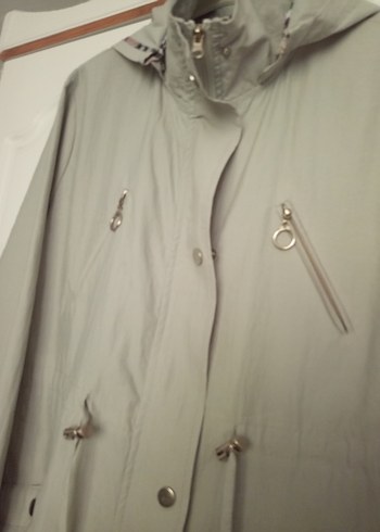 Gri Uzun Düğmeli Kadın Yağmurluk Trençkot - Görsel 6