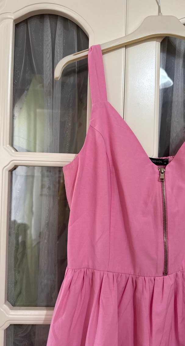 Pembe Uzun Kolluksuz Volanlı Elbise - Görsel 3