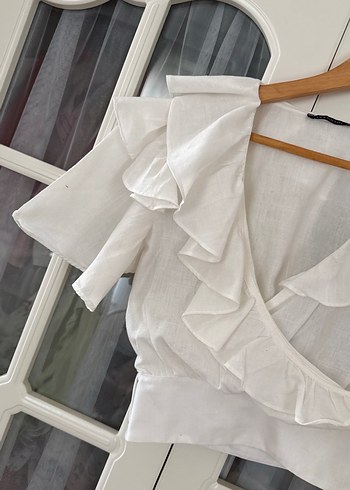 Beyaz Keten V Yaka Fırfırlı Bluz - Görsel 2