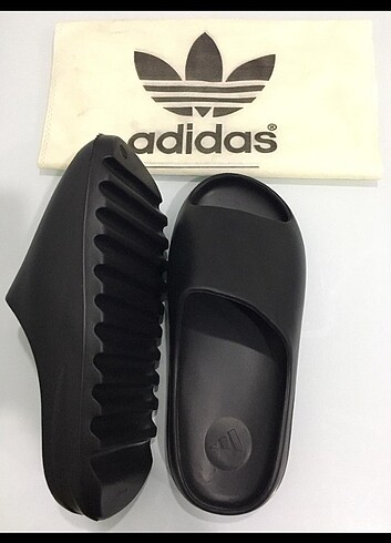 Yeezy slide 