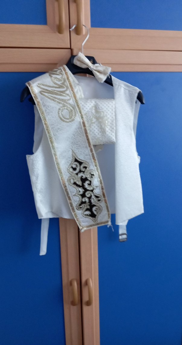 Beyaz Kürklü Nakışlı sünnet kıyafeti - Görsel 3