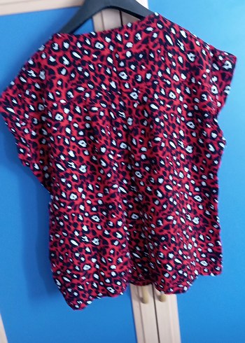 Kırmızı V Yaka Desenli Kadın Bluz - Görsel 3