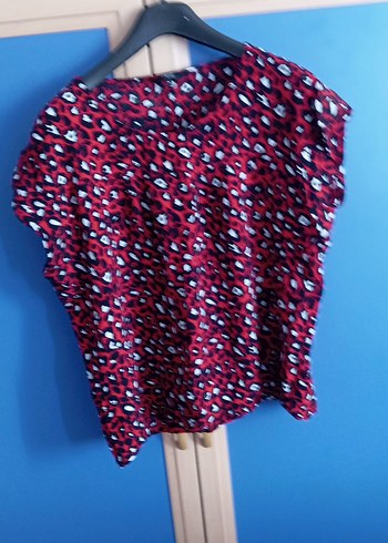 Kırmızı V Yaka Desenli Kadın Bluz - Görsel 4