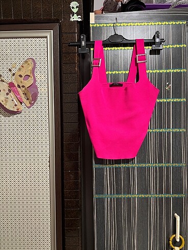 Pembe askılı crop