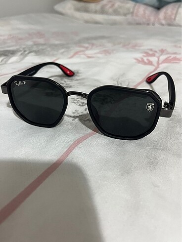 Ray Ban Ferrari Özel seri Güneş gözlüğü