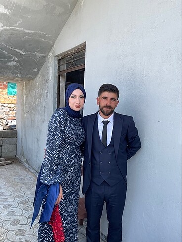 Lacivert taşlı elbise ve şalı ile birlikte