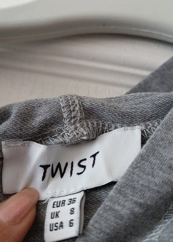 36 Beden Gri Kolsuz Nakışlı Triko Elbise