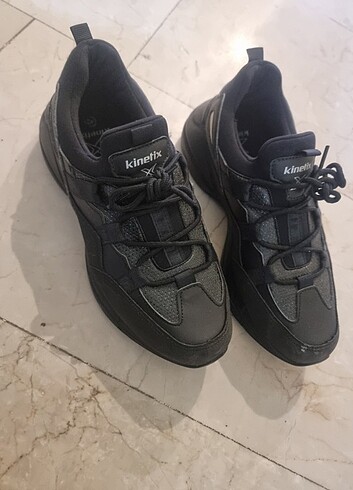 40 Beden Siyah spor ayakkabı