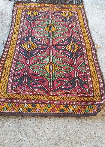 Tasarımcı renkli nakışlı keçi kılından dokuma seccade açıklamayı okuyun