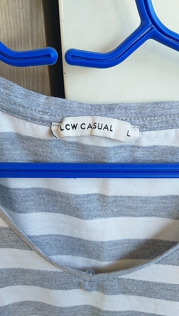 Gri Çizgili V Yaka Kadın Tişört açıklamayı okuyun lütfen - Görsel 3