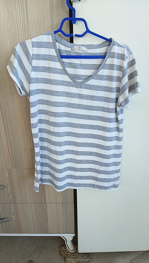 Gri Çizgili V Yaka Kadın Tişört açıklamayı okuyun lütfen - Görsel 2