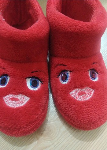 Nakışlı Kız Çocuk Kırmızı Sıcak Ev Terliği - Görsel 5